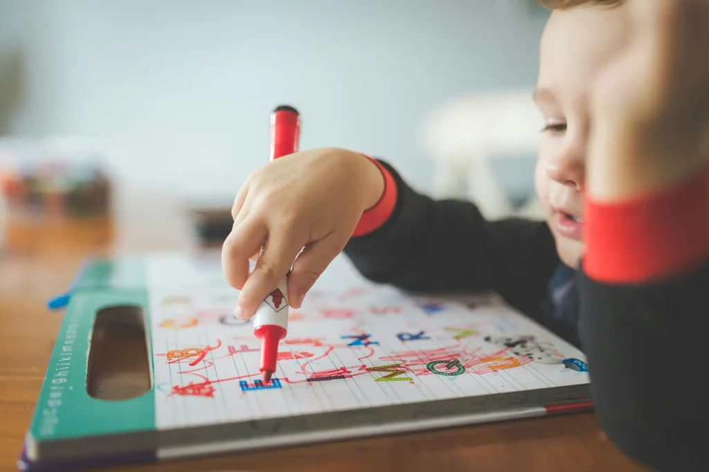 Etapas clave del desarrollo motriz en bebés y niños pequeños